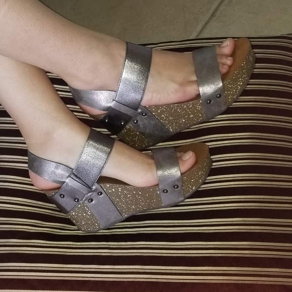 NEW PEWTER STRAPPY PLATFORM WEDGES - Picture 4 of 6